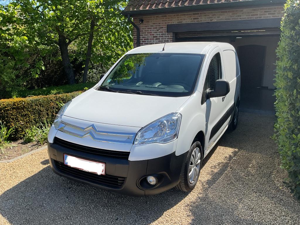 Berlingo 3 zitplaatsen airco, Voorwielaandrijving, 4 cilinders, 1590 cc, Wit