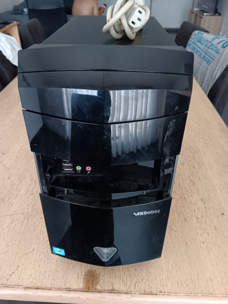 windows 11 en 120 gb ssd en 8 ram en kaart1gb wifi, Informatique & Logiciels, Ordinateurs de bureau, Medion, Utilisé, SSD, Intel Core i5