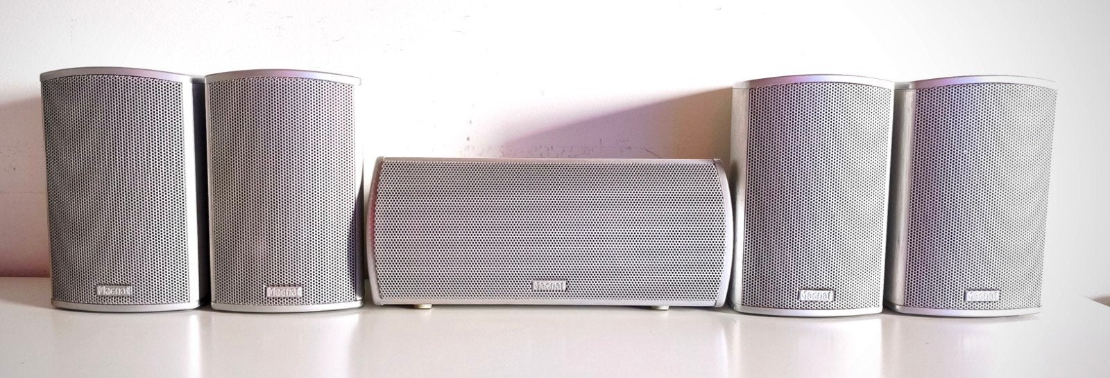 5 enceintes Magnat - 5X80W - 2 voies - 4/8 ohms - aluminium, TV, Hi-fi & Vidéo, Enlèvement ou Envoi, Magnat, 60 à 120 watts, Comme neuf
