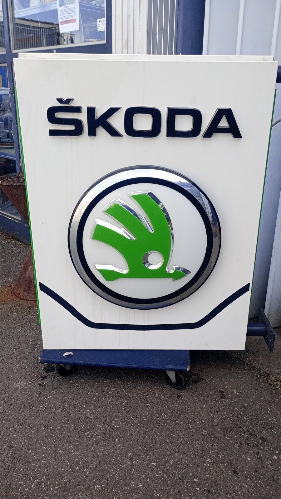 Skoda Lichtreclame, Ophalen