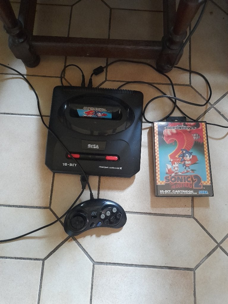 Sega mega drive 2 incl retro philips tv, Games en Spelcomputers, Games | Sega, Ophalen, Gebruikt, Mega Drive