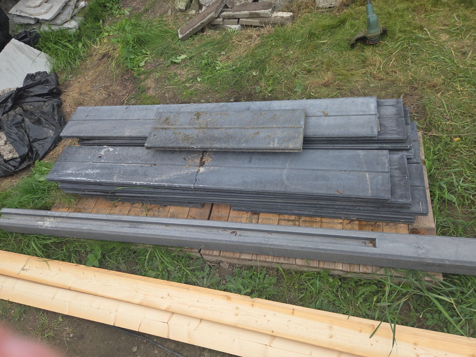Gratis overschot beton platen en paal, antraciet kleur., Tuin en Terras, Ophalen, Overige materialen, Minder dan 3 meter, Nieuw