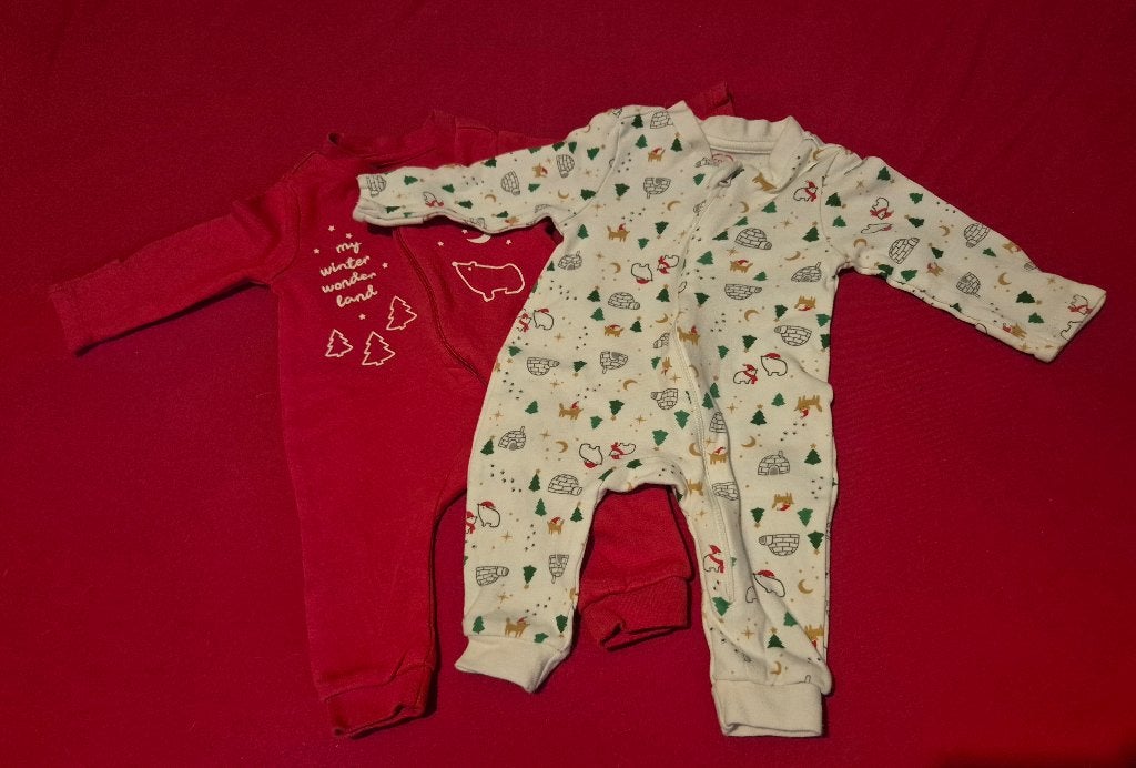 2 pyjamas pour bébé taille 50-56, Enfants & Bébés, Garçon ou Fille, Enlèvement ou Envoi, Cool Club, Comme neuf