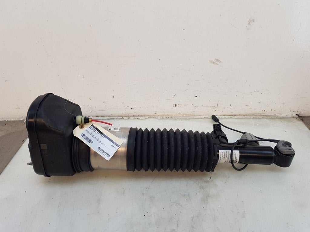 SCHOKBREKER LINKS ACHTER BMW i7 (|37105A44647|5A44647|), Gebruikt, BMW, Petuelring 130
80809  München, DE, Bayerische Motoren Werke AG