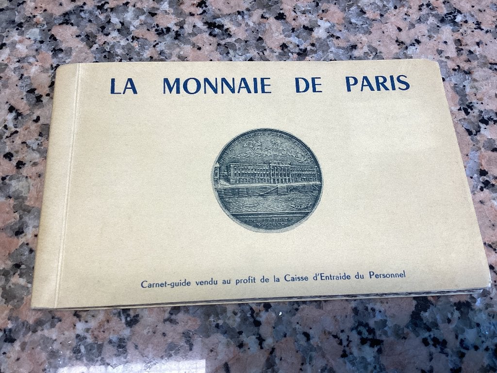 Mapje met 12 foto postkaarten LA MONNAIE DE PARIS, Ophalen of Verzenden, 1960 tot 1980, Ongelopen, Gebouw