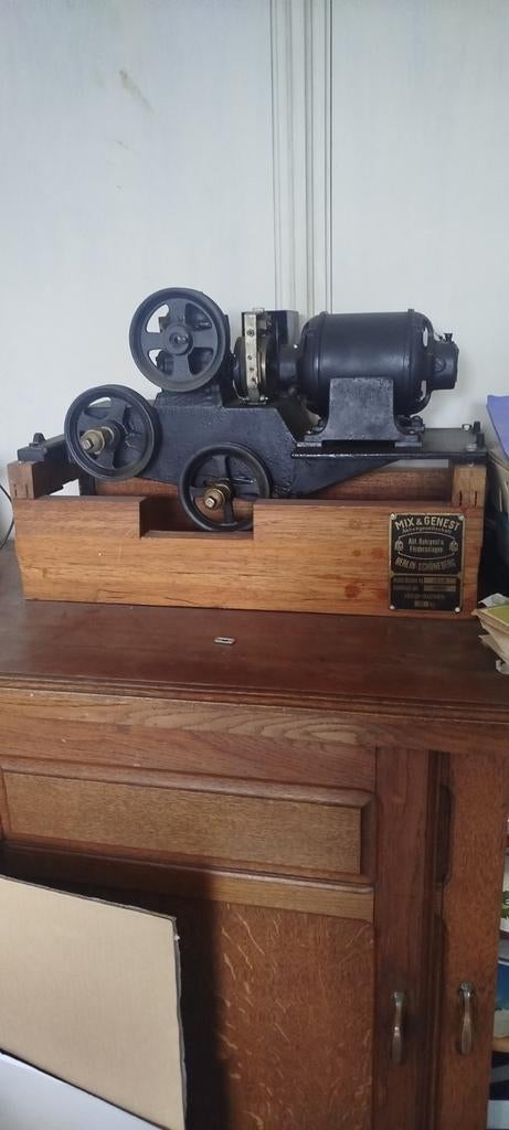 Très ancien petit treuil électrique ascenseur, Enlèvement
