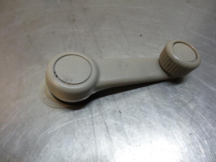 Manivelle de vitre d'un Mazda Demio (Demio 97-), -, Mazda, Utilisé, -