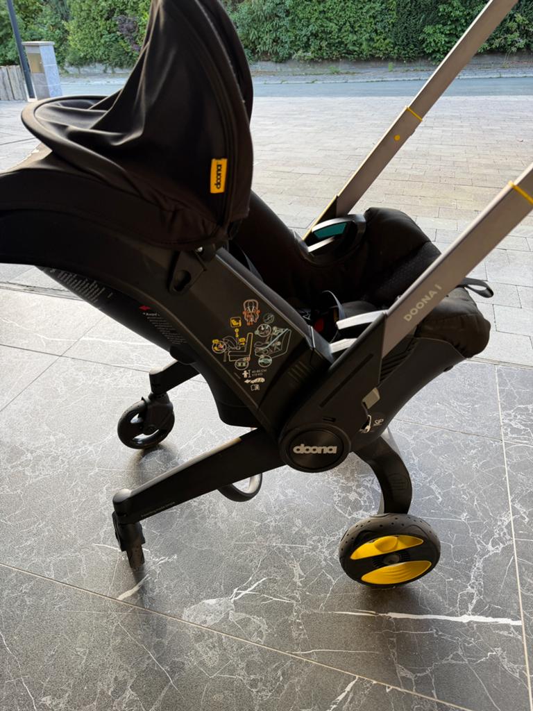 Doona i Siège Auto Poussette & isofix, Enfants & Bébés, Buggys, Comme neuf, Autres marques, Ombrelle, Enlèvement