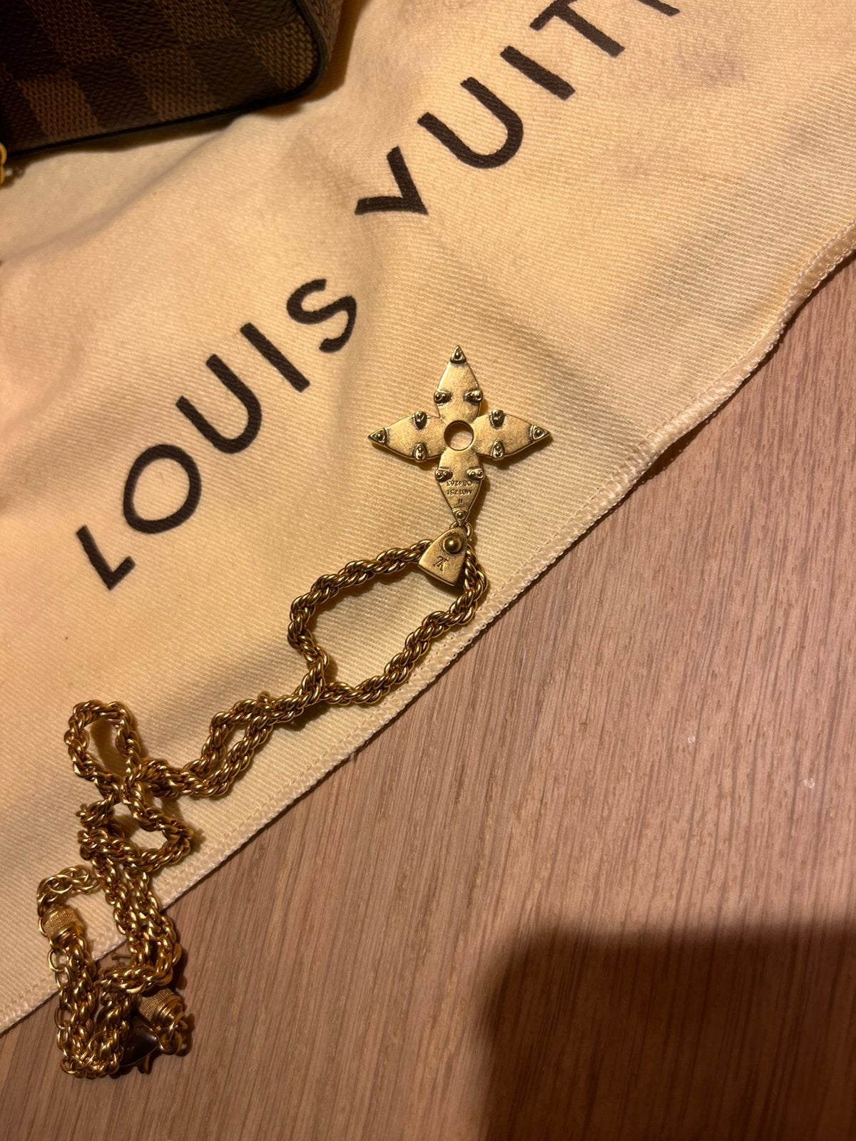 Louis Vuitton, Ophalen, Zo goed als nieuw
