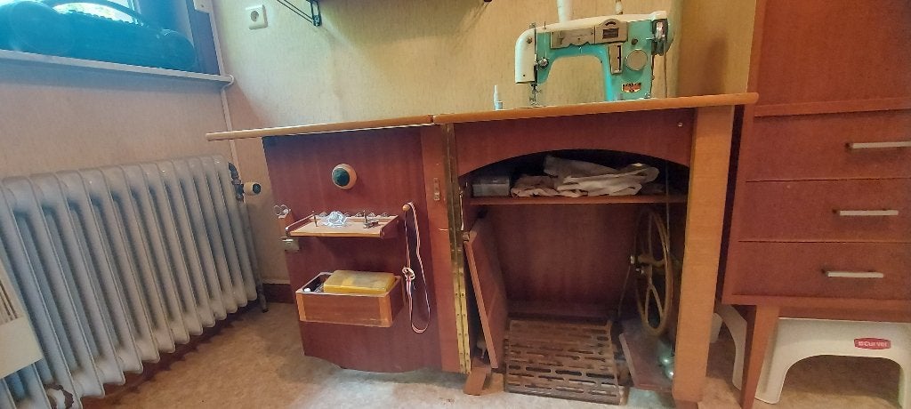 Naaimachine in meubel, Enlèvement, Utilisé, Machine à coudre, Autres marques