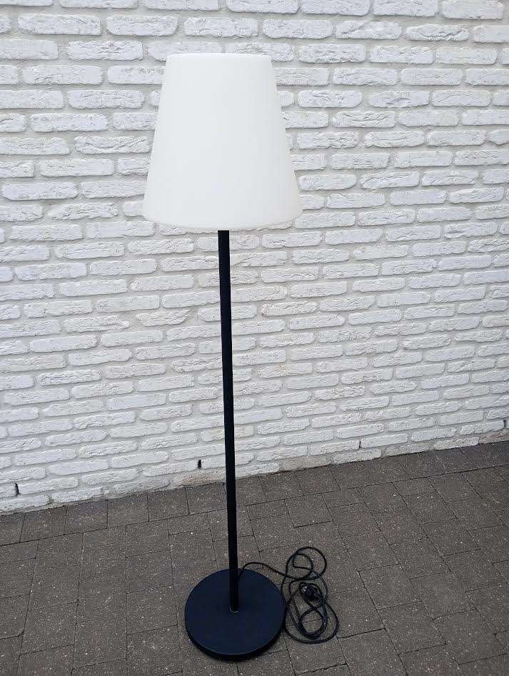 Buiten staande lamp in perfecte staat, Tuin en Terras, Ophalen, Staal, Staande lamp, Led