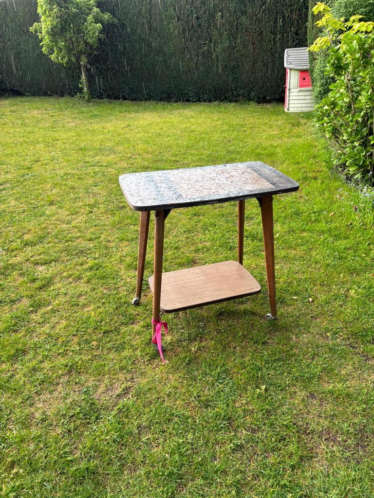 Tafeltje op wielen, Ophalen, Hout