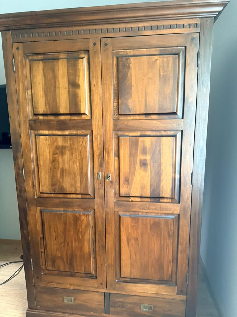 Stevige kast koloniale stijl, Ophalen