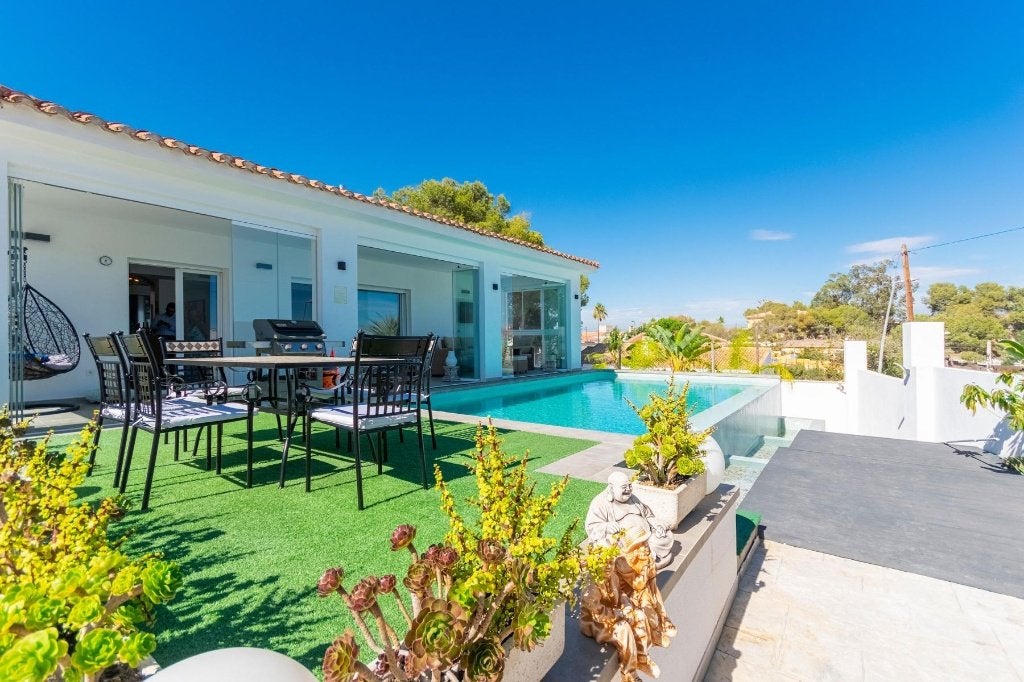 CCP784 - Villa avec piscine à Torrevieja, Immo, Torrevieja, Maison d'habitation, Campagne, 235 m²