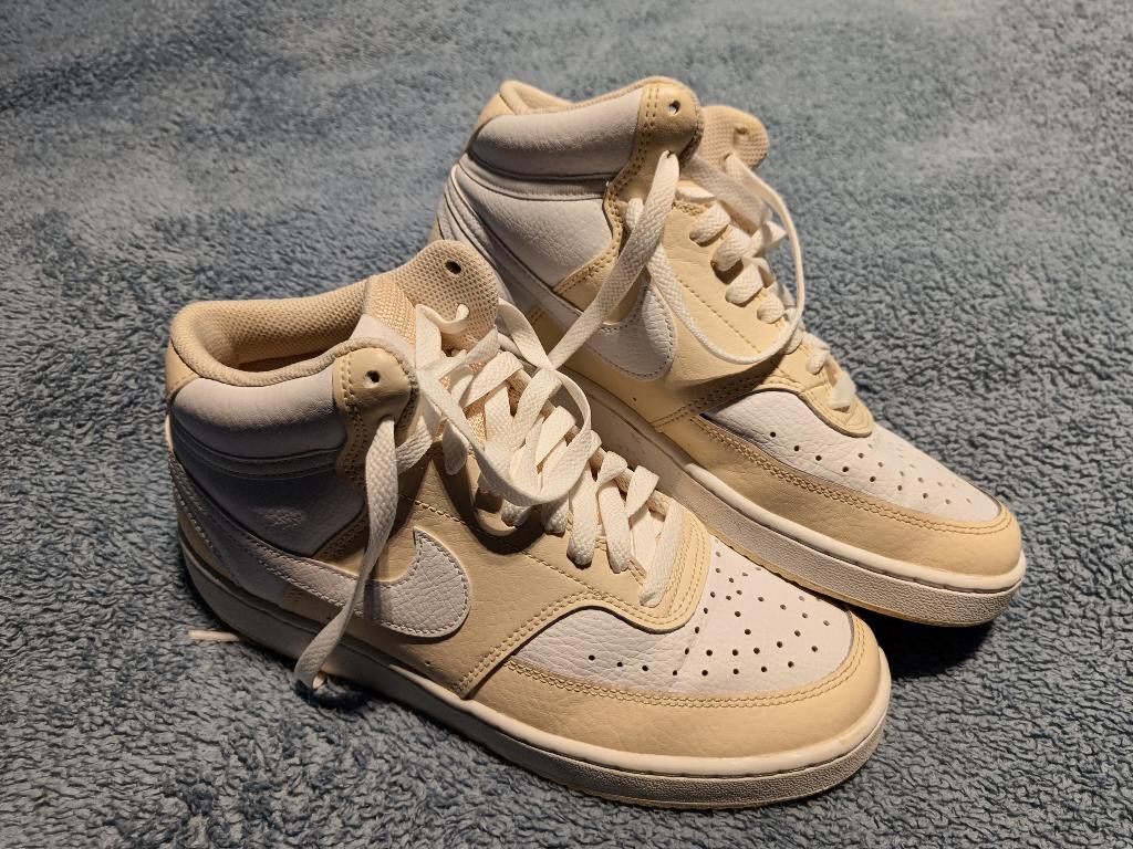 hoge NIKE schoenen - maat 39, Wit, Nike, Ophalen of Verzenden, Zo goed als nieuw