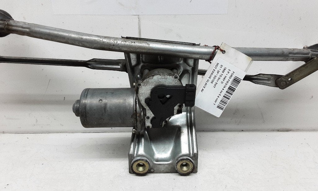 RUITENWISSERMOTOR VOOR Ford Fiesta 4 (96FB17B571DA), Gebruikt, Henry-Ford-Straße  1
50735  Köln, DE, Ford-Werke GmbH, Kunden@ford.com