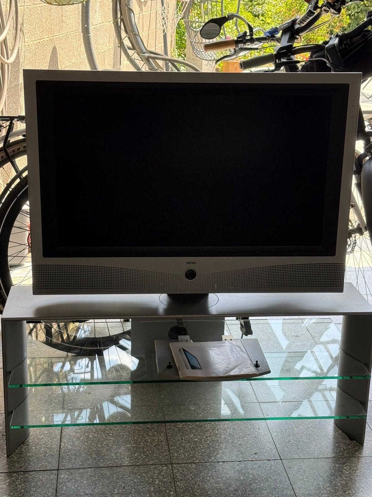Tv Loewe Xelos a32avec meuble et télécommande, Avec écran, Originale, Enlèvement, TV