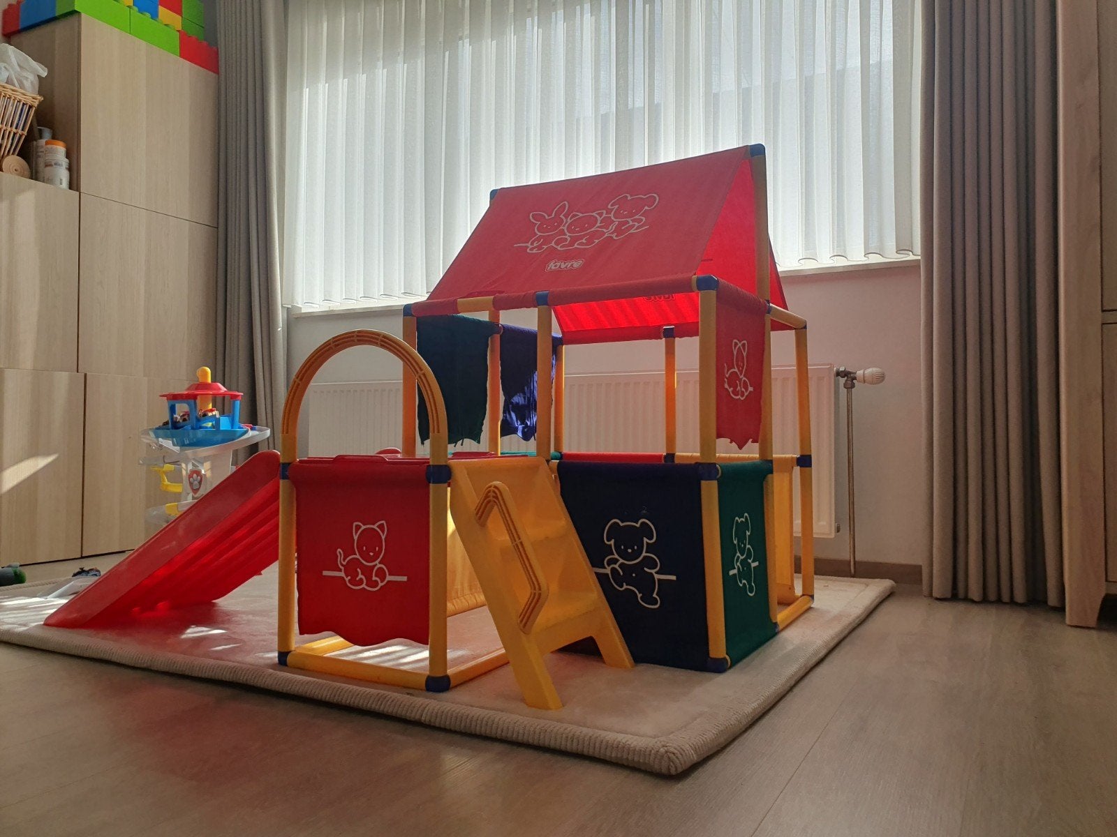 Speelhuis 'La Maison des Mercedis', Kinderen en Baby's, Ophalen, Zo goed als nieuw