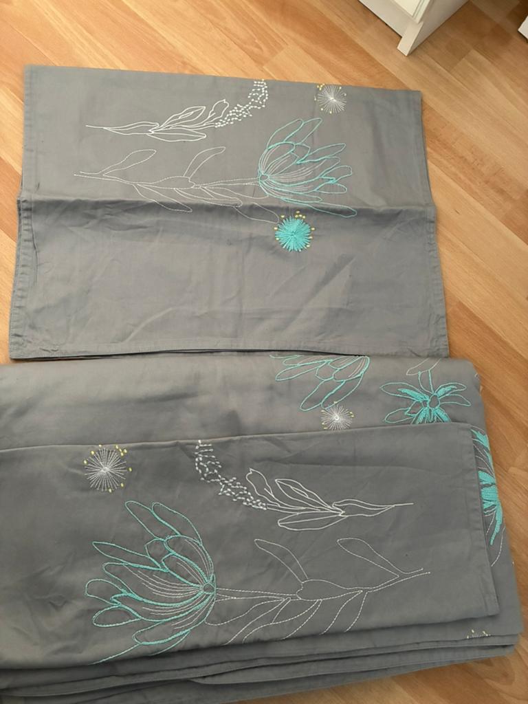 Drap housse + 2 oreillers rectangulaires(2m40x2m20), Maison & Meubles, Enlèvement, Comme neuf, Gris, Housse de couette