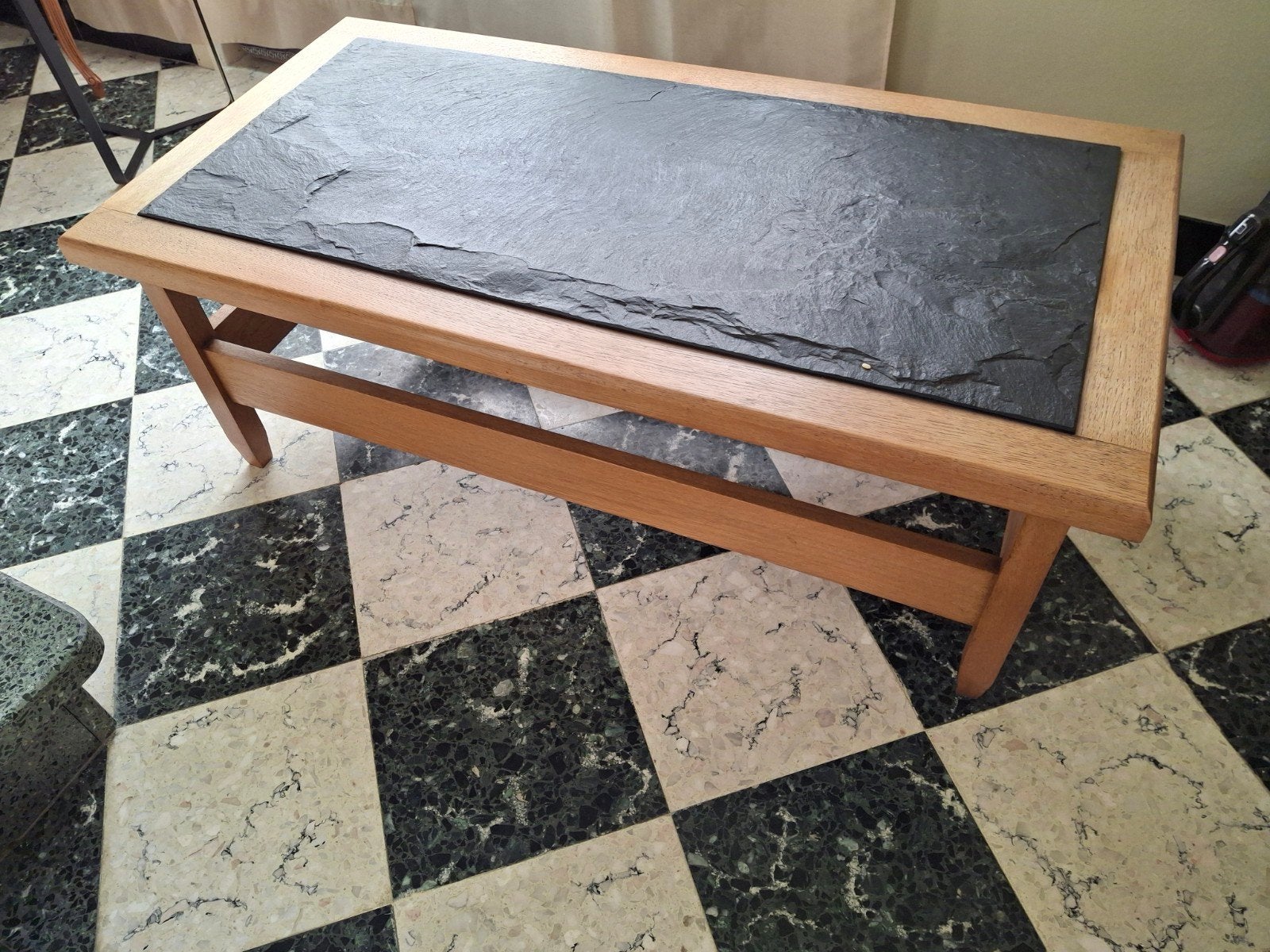 Salontafel uit massief eikenhout met blad leisteen, Antiek en Kunst, Ophalen