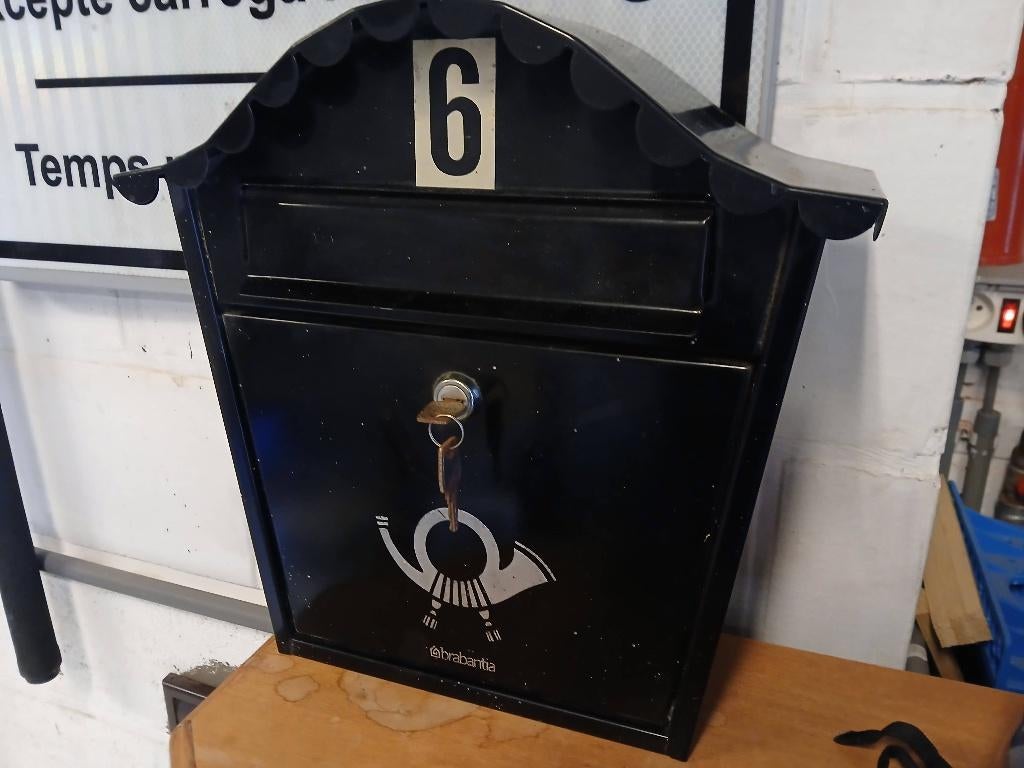 Boîte aux lettres, Ophalen