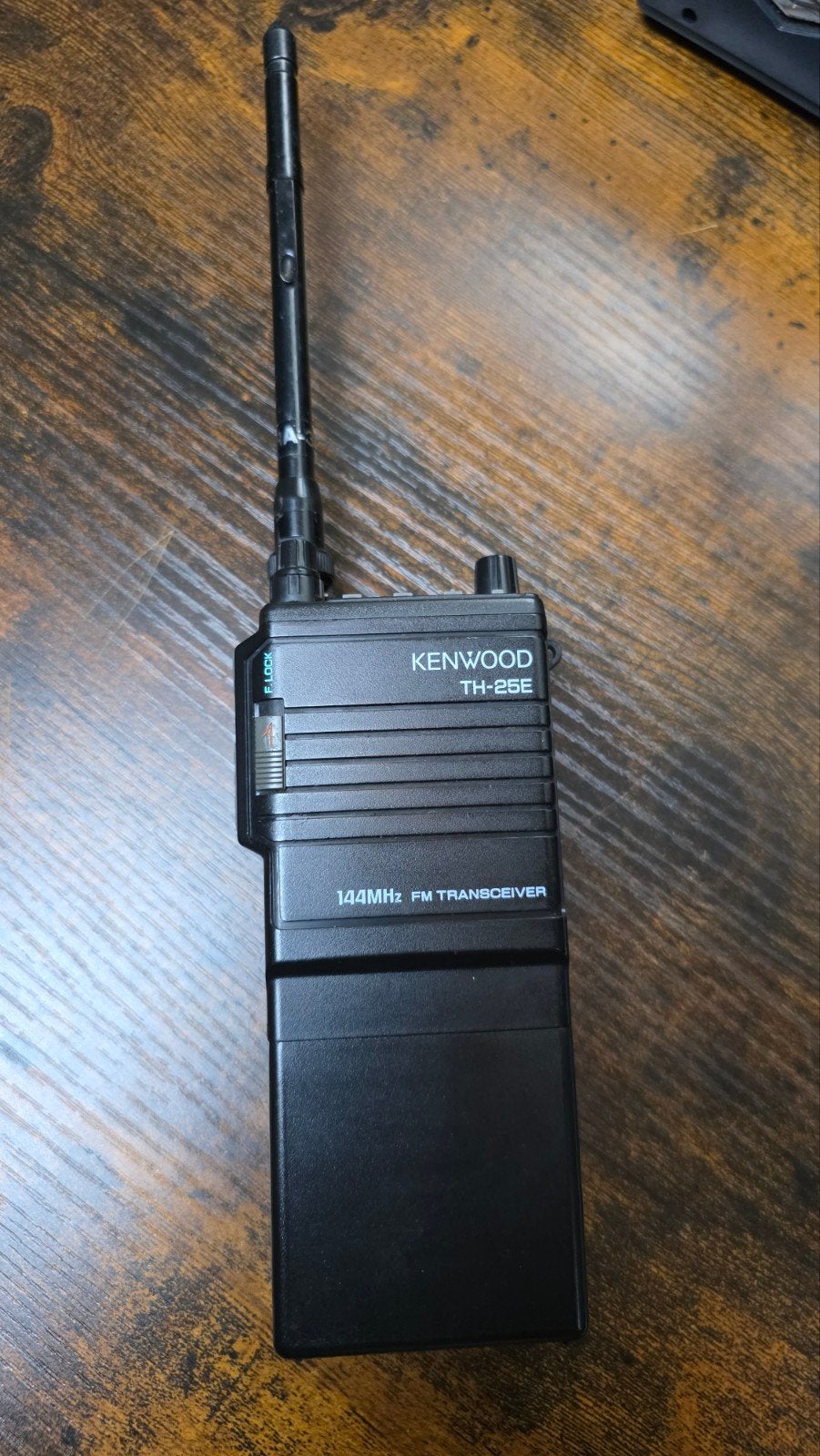 Vintage Kenwood TH-25E, Enlèvement ou Envoi, Utilisé, Talkie-walkie ou Walkie-talkie, Avec clip de ceinture