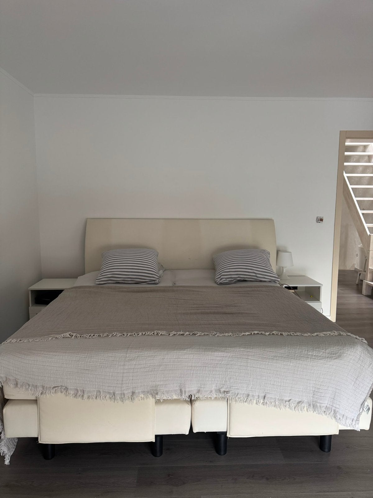 Boxspring bed 180 x 200 cm crème/wit, Ophalen, Wit, Zo goed als nieuw, 180 cm
