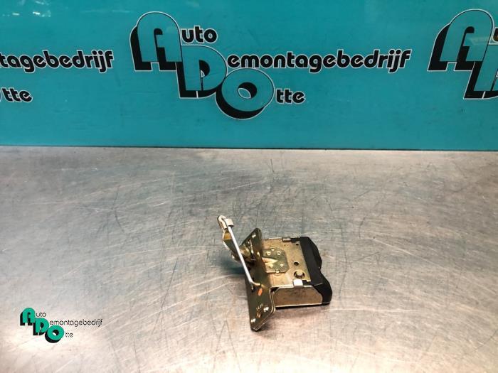 Slotmechaniek Achterklep van een Opel Corsa (Corsa C 00-), Auto-onderdelen, Gebruikt, -, -, Opel