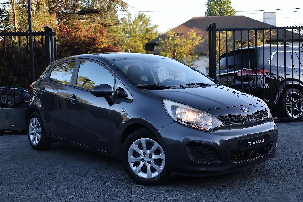 Kia Rio 1.2i Benzine | 1ste Eigenaar | Airco | AUX|USB|Car-P, Euro 5, Stof, Zwart, Airconditioning