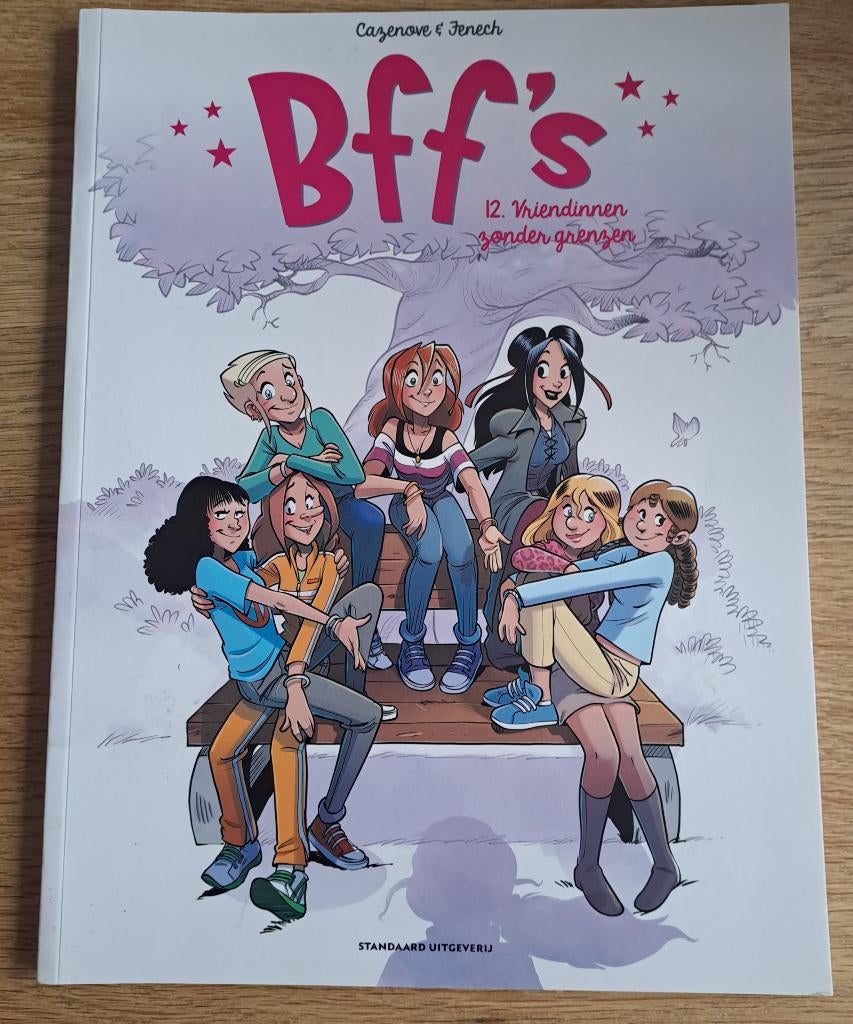 12 - Bff's - Vriendinnen zonder grenzen, Boeken, Eén stripboek, Ophalen of Verzenden, Zo goed als nieuw, Christophe Cazenove