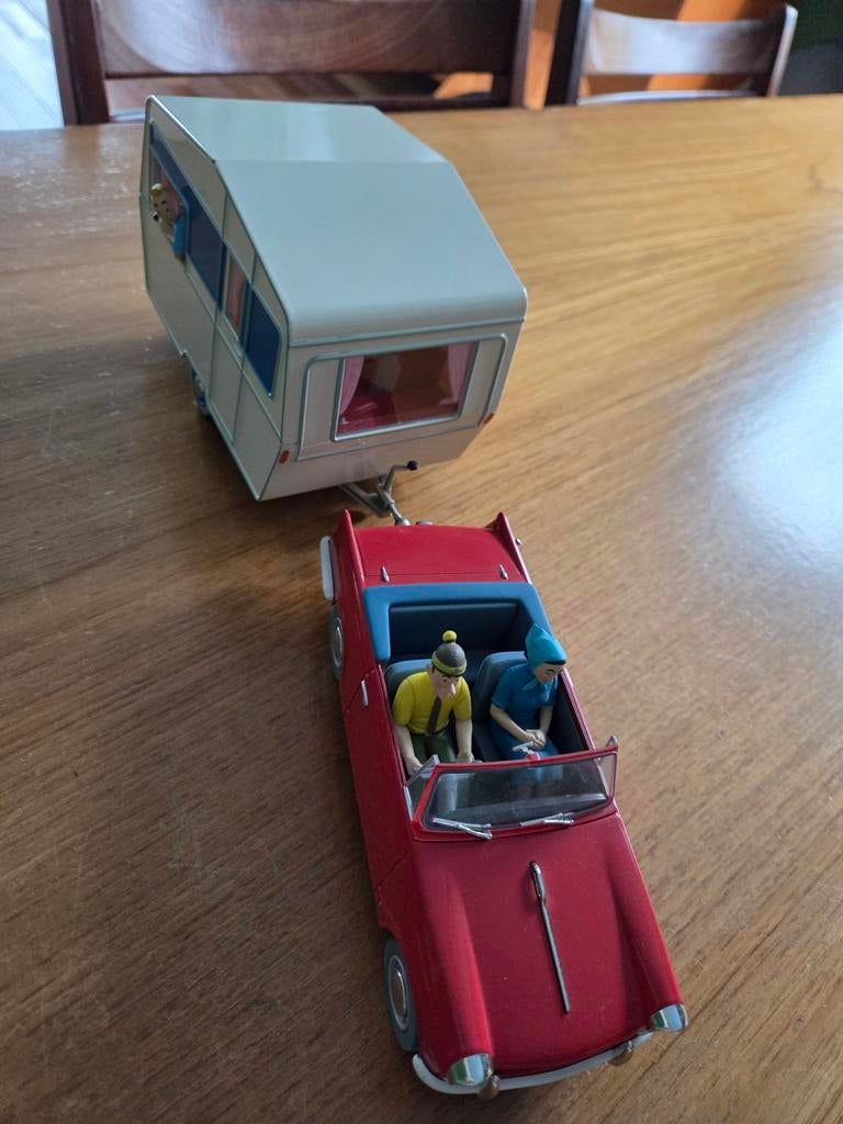 Kuifje in een caravan met toeristen van het Zwarte Eiland, Ophalen