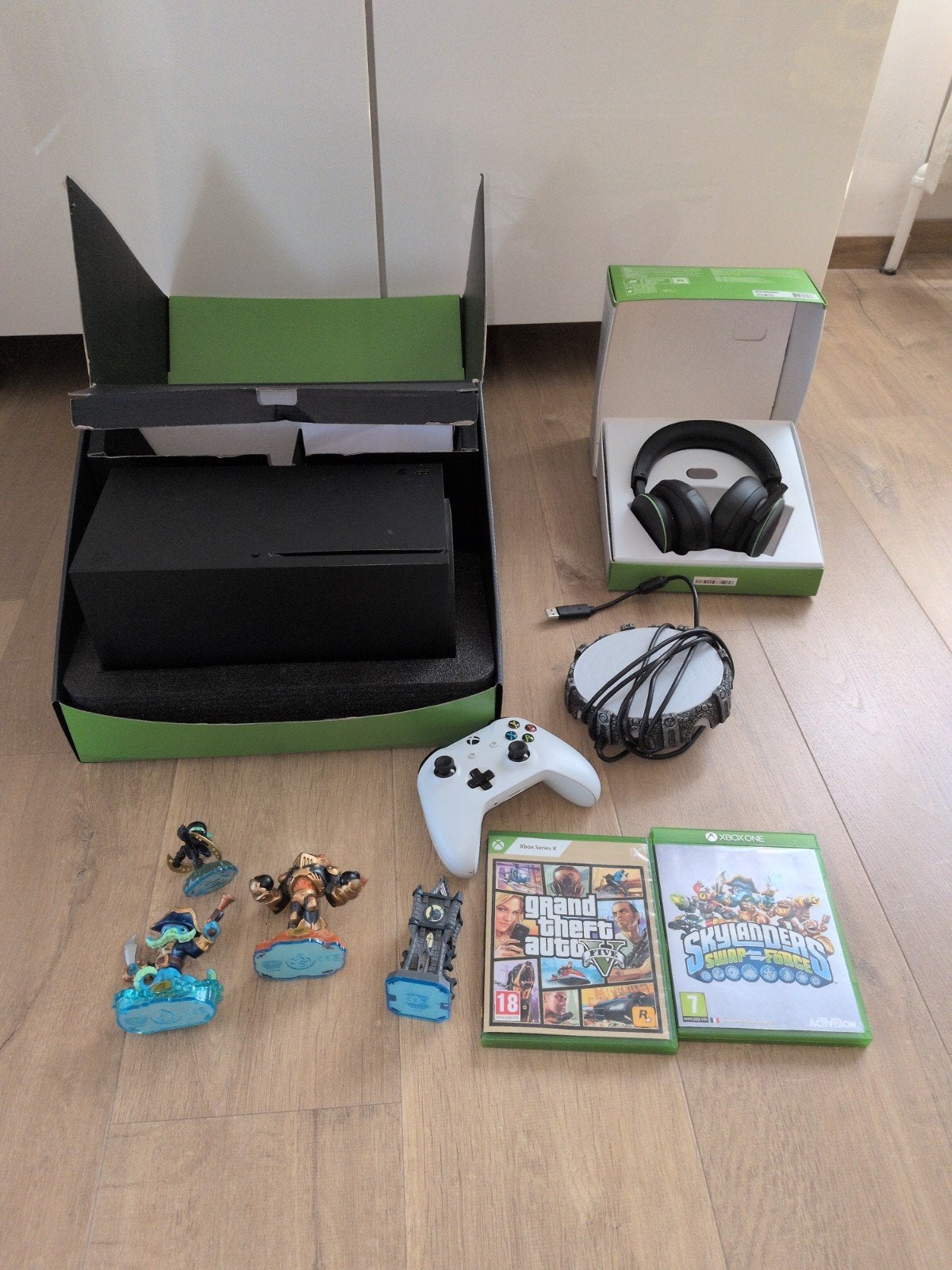 Xbox série X + casque sans fil + GTA 5 + Skylanders, Consoles de jeu & Jeux vidéo, Enlèvement, Utilisé, Xbox Series X