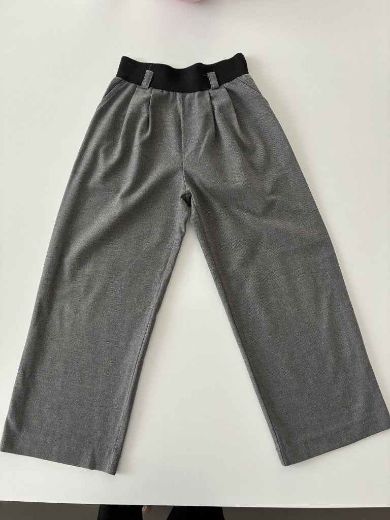 Grijze geklede broek met rekker van Zara maat 134, Kinderen en Baby's, Kinderkleding | Maat 134, Broek, Meisje, Ophalen of Verzenden