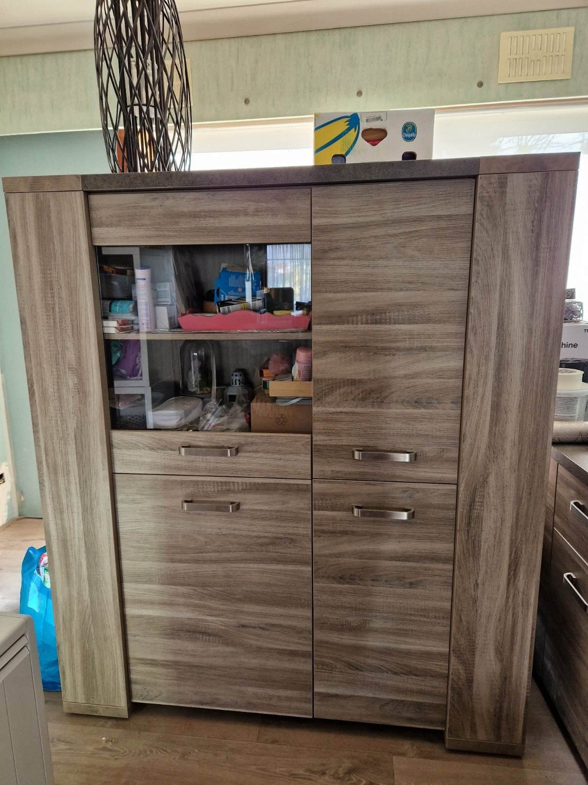 Barkast en dressoir, Ophalen