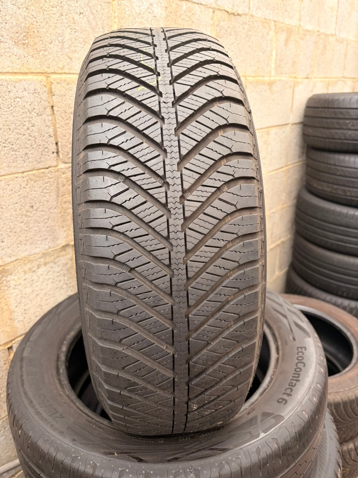 215 60r17 good year avec montage et équilibrage, Enlèvement, Utilisé