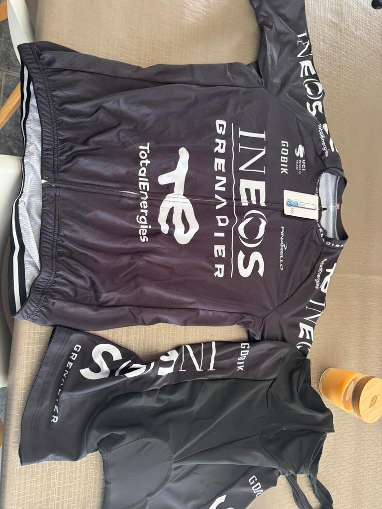 Vareuse et cuissard Ineos  ., Enlèvement, Neuf, Vêtements