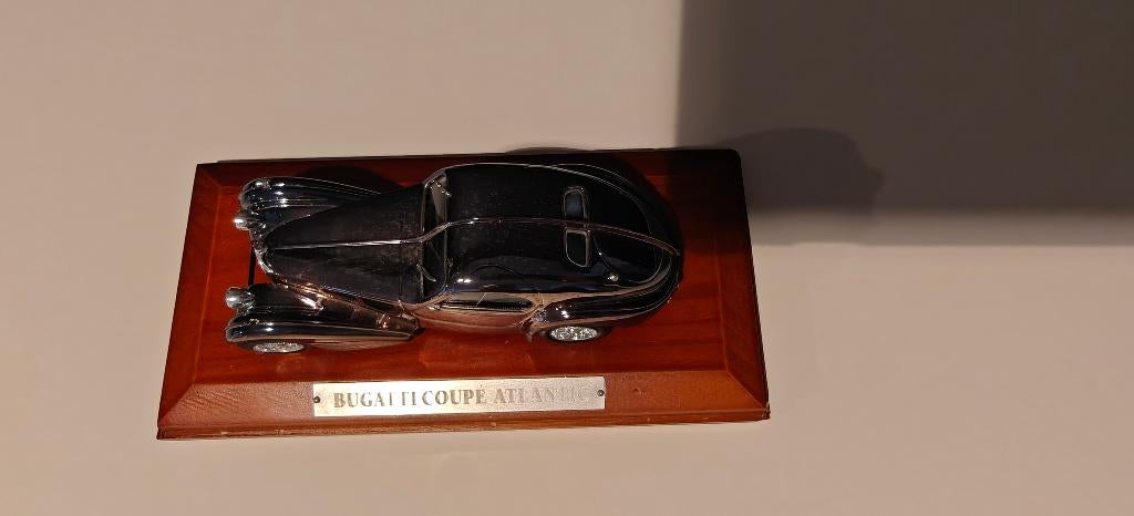 Bugatti 57SC Coupé Atlantic - Citroën DS9 - Aston Martin 007, Collections, Enlèvement ou Envoi