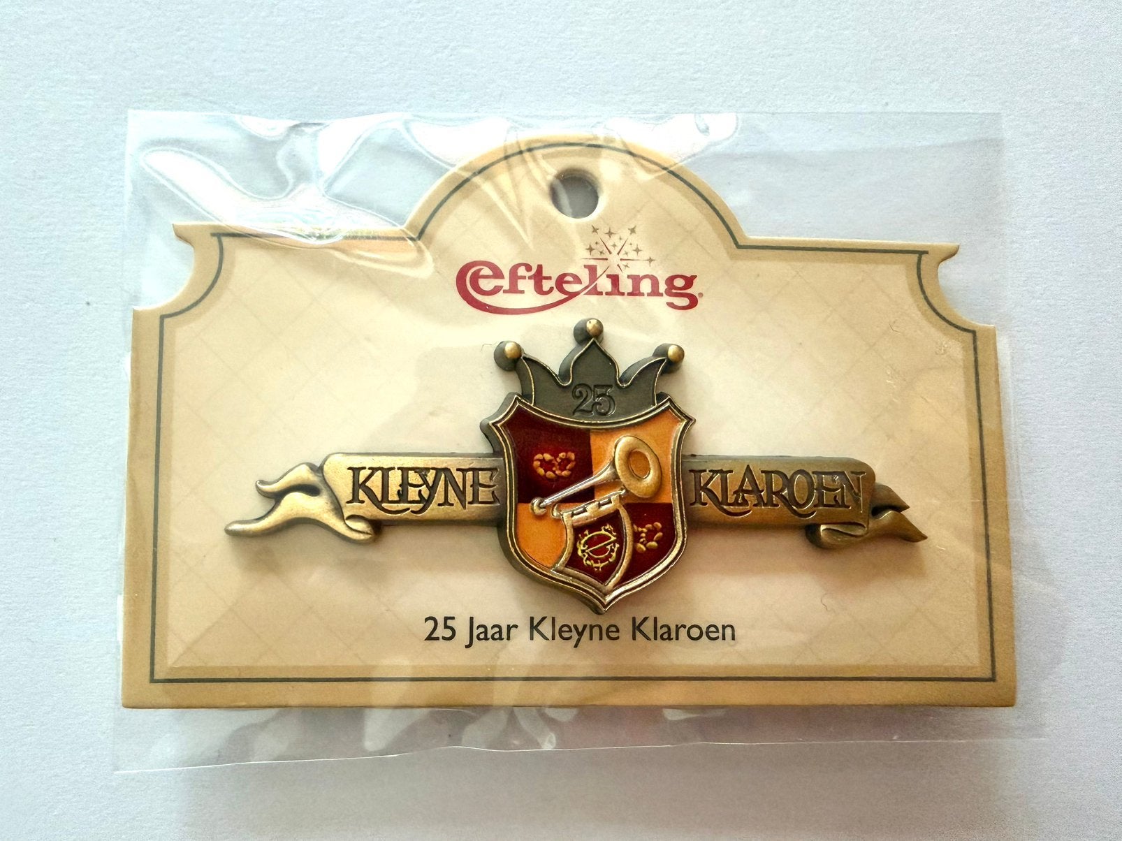 Efteling jubileum pin 25 jaar kleyne klaroen, Verzamelen, Ophalen of Verzenden, Nieuw, Button of Speldje