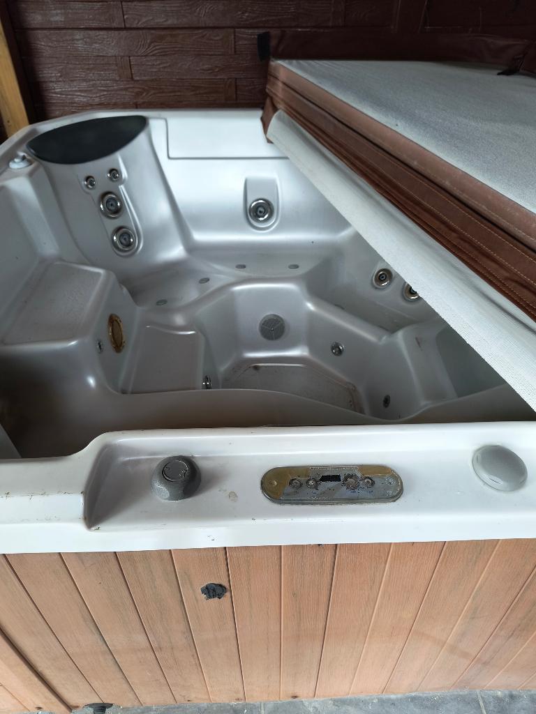 Jacuzzi, Tuin en Terras, Bubbelbaden en Hottubs, Ophalen, Gebruikt, Trap, Vast