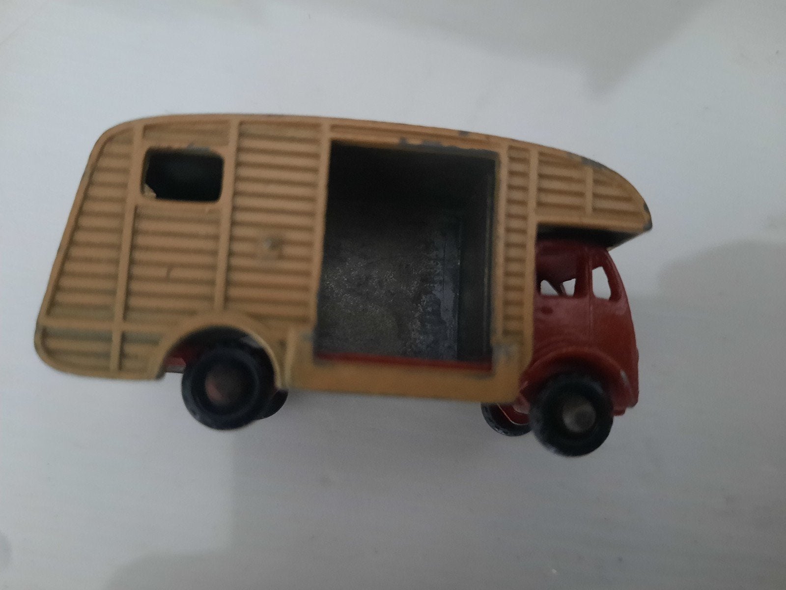Matchbox Lesney Horsebox black wheels, Ophalen of Verzenden, Gebruikt, Auto