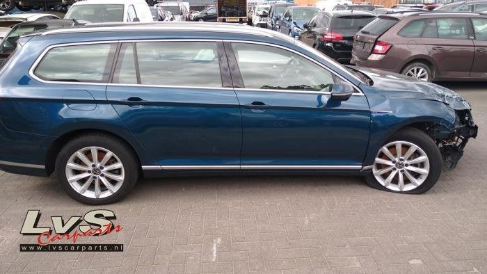 Portier 4Deurs rechts-voor van een Volkswagen Passat (LP5M), Gebruikt, -, -, Ophalen of Verzenden