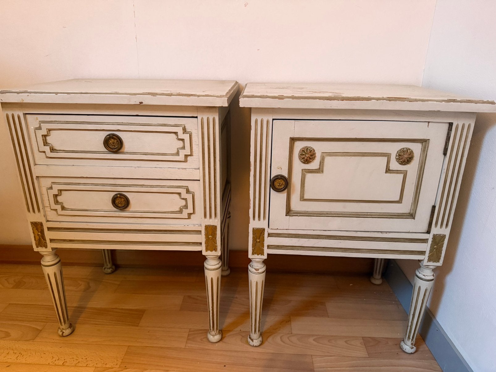 Superbe paire de tables de chevet de style baroque Louis XV, Enlèvement, Comme neuf