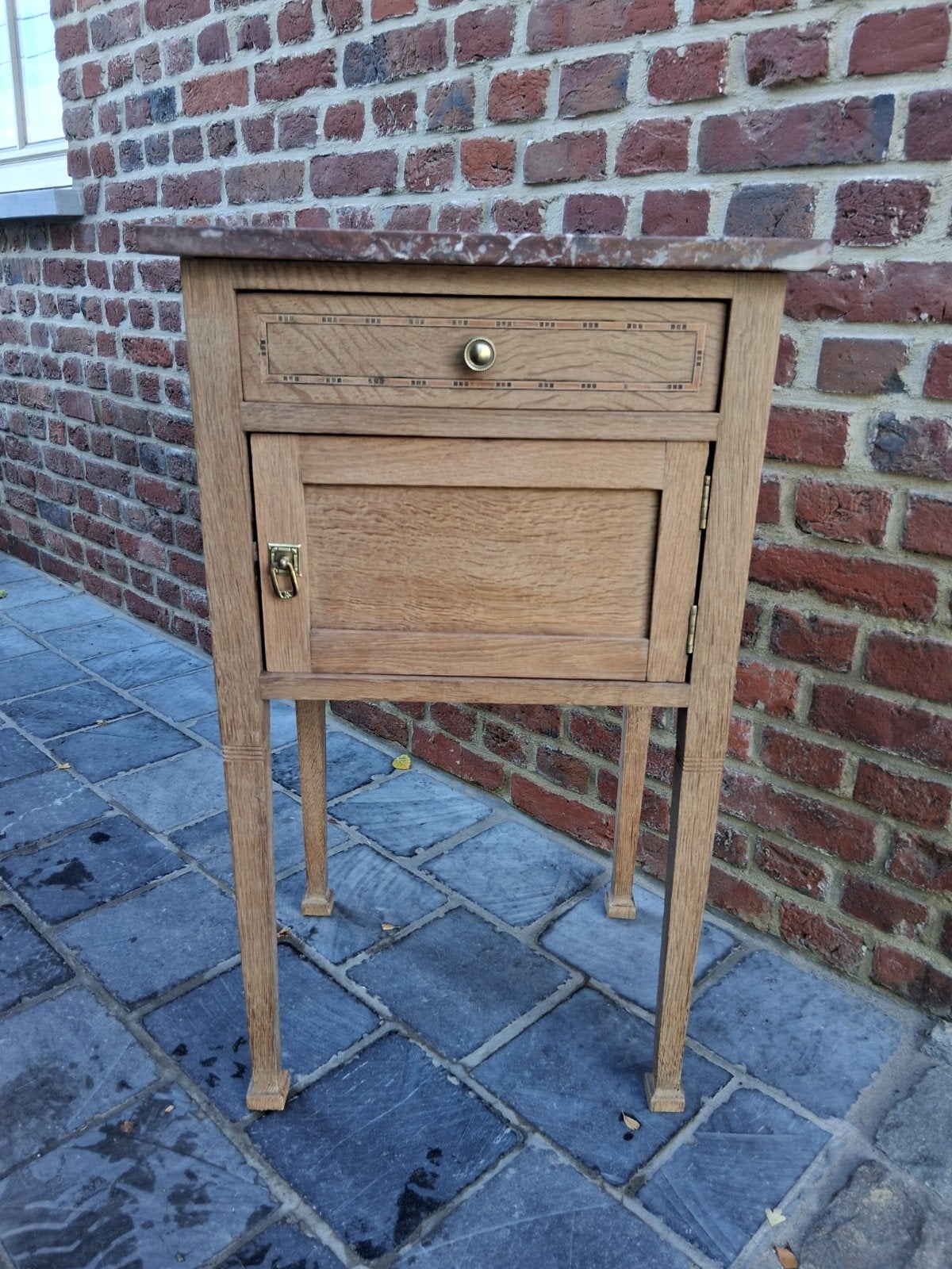 antiek nachtkastje met marmeren blad, Huis en Inrichting, Ophalen, Zo goed als nieuw, Hout, 70 cm of meer