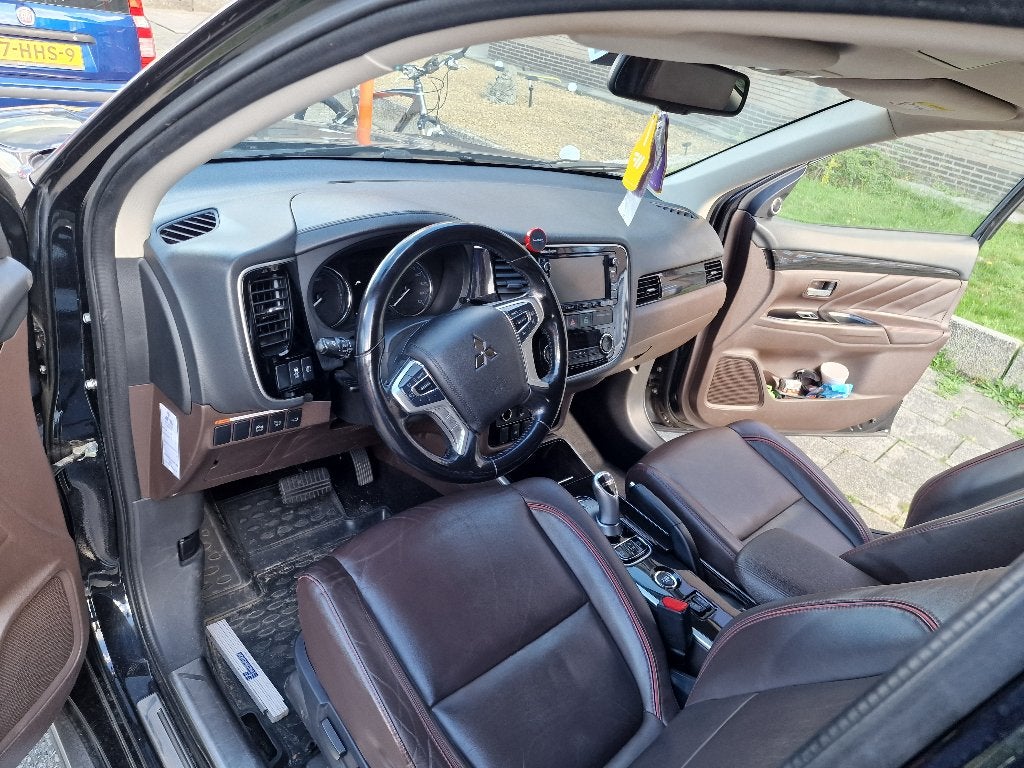 Mitsubishi Outlander, Auto's, Automaat, Euro 6, 89 kW, Zwart