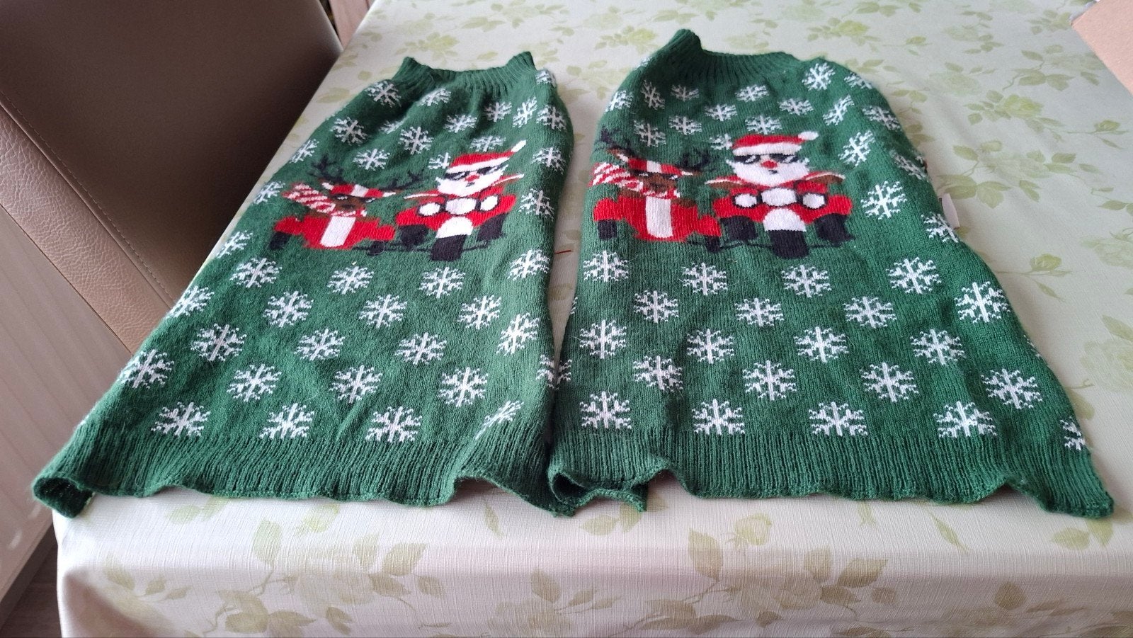 2 kerst truien, 1drinkfles ,en 1sjaaltje, Ophalen