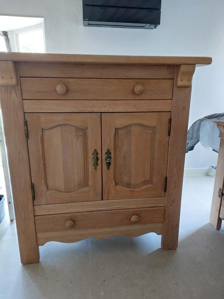 Eiken kast, Ophalen
