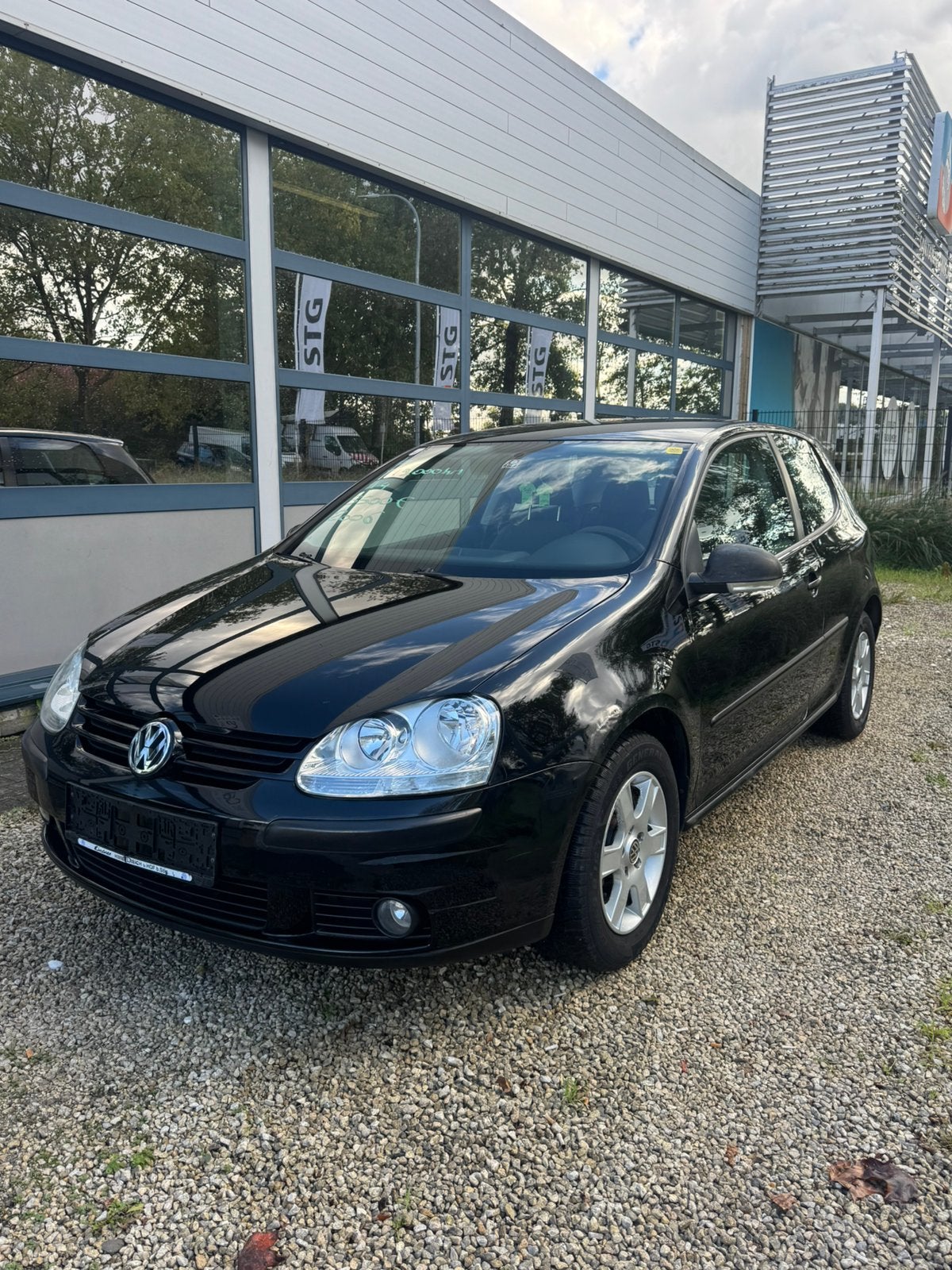Vw golf 5 benzine met keuring verkoop en benzine, Auto's, Voorwielaandrijving, 4 cilinders, Zwart, Golf