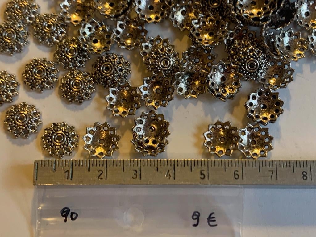 90 stuks metalen kralenkapjes, Ophalen of Verzenden, Nieuw, Tussenstuk of Tussenkraal