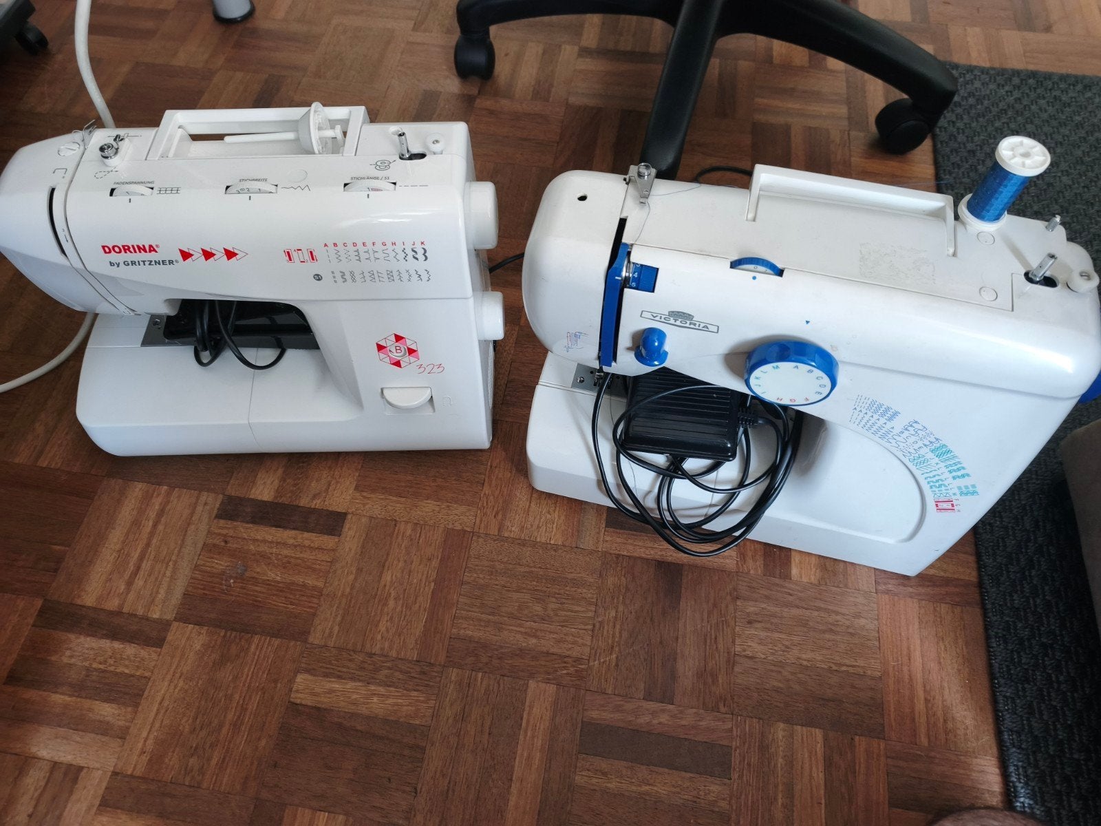 2 MECHANISCHE NAAIMACHINES, Ophalen, Zo goed als nieuw, Naaimachine