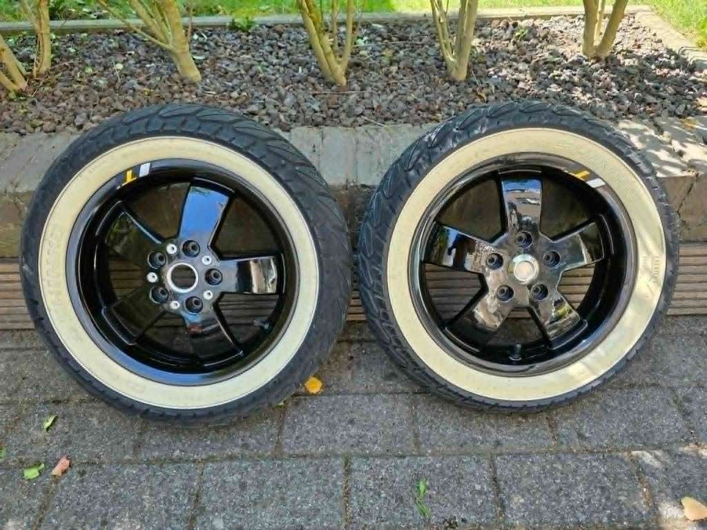 Vespa 12" velgen (GTS) + white wall banden * NIEUWSTAAT *, Motoren, Ophalen, Zo goed als nieuw